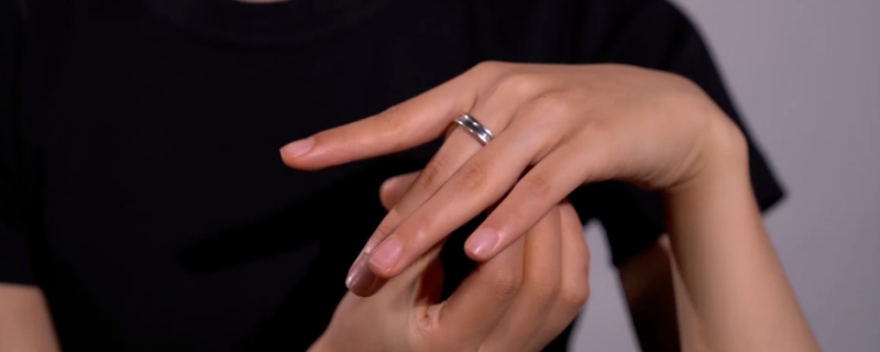 订婚戒指买一对还是一个