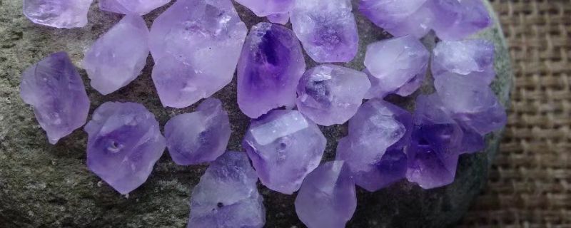 紫色的石头是什么矿石