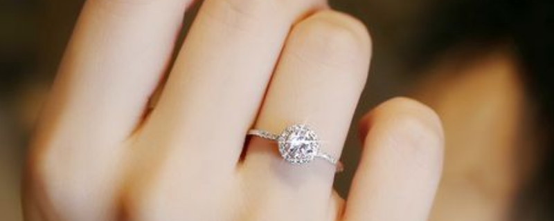订婚戒指和结婚戒指是一个吗
